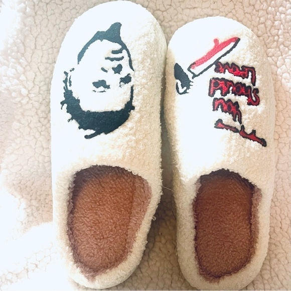 ๐NWT Horror Movie Slippers โ Plush & Comfortable โ Size 9.5-10 Halloween - Picture 7 of 9